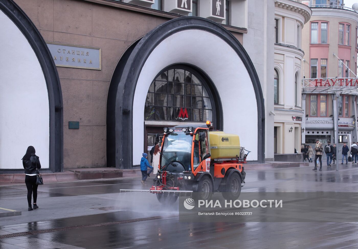 Промывка проезжей части дорог Москвы