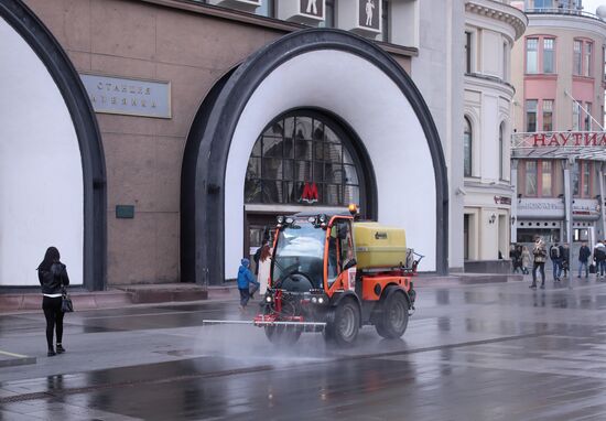 Промывка проезжей части дорог Москвы