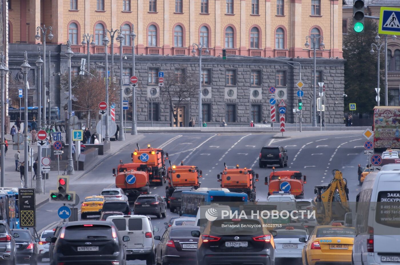 Промывка проезжей части дорог Москвы