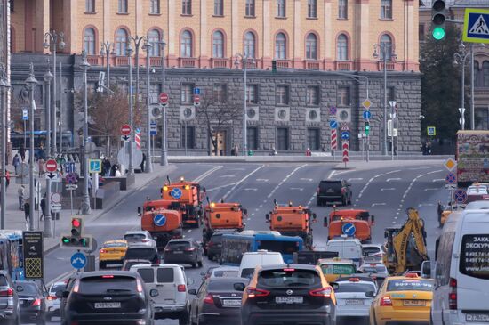 Промывка проезжей части дорог Москвы