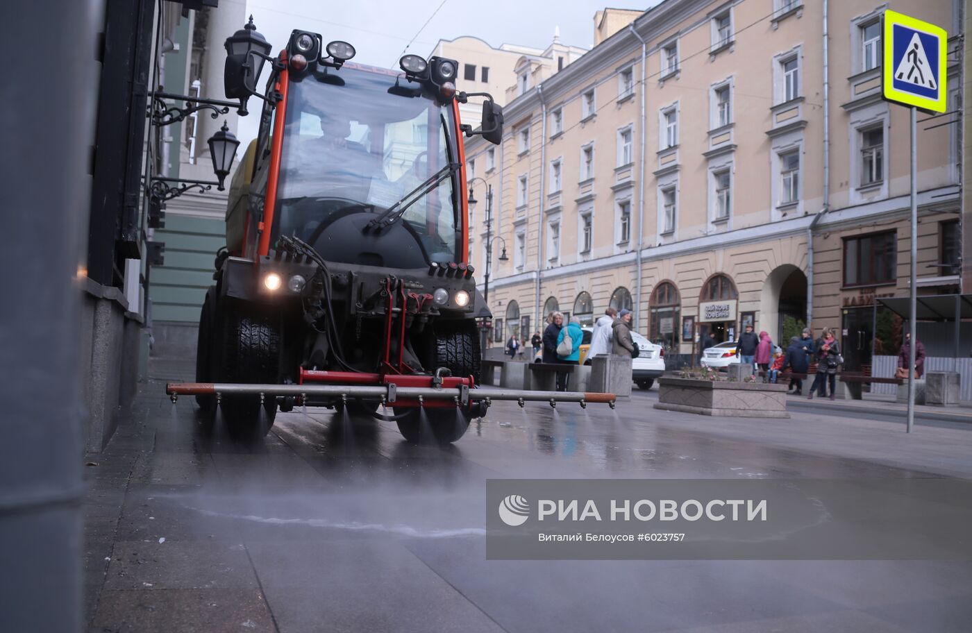 Промывка проезжей части дорог Москвы