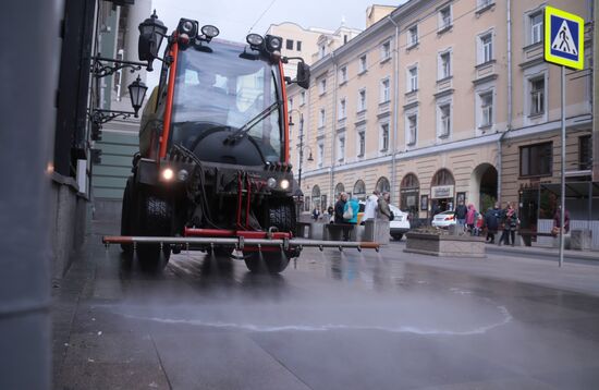 Промывка проезжей части дорог Москвы