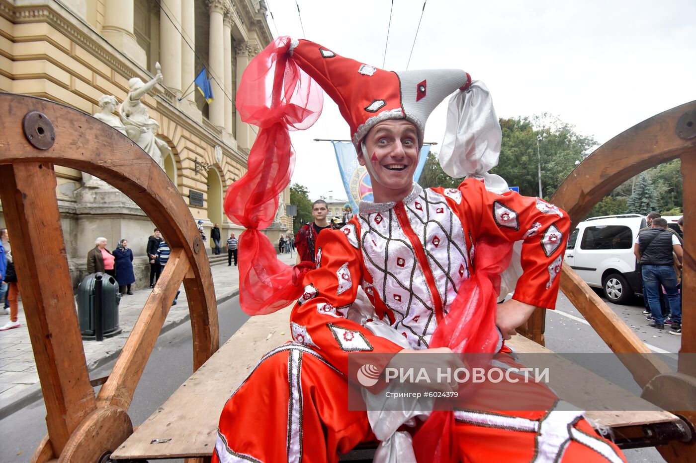 Карнавальное шествие во Львове в честь открытия фестиваля "Золотой лев"