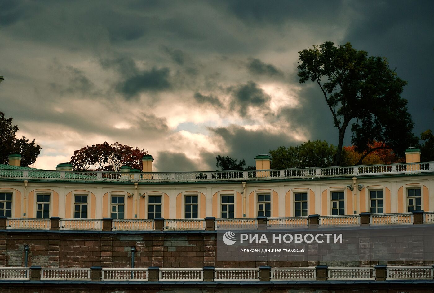 Осень в дворцово-парковом ансамбле "Ораниенбаум"