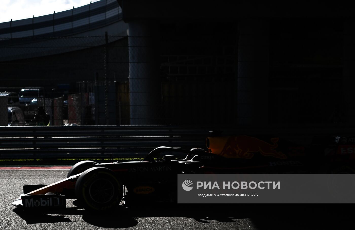 Автоспорт. Формула 1. ВТБ Гран-при России. Гонка