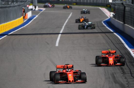 Автоспорт. Формула 1. ВТБ Гран-при России. Гонка