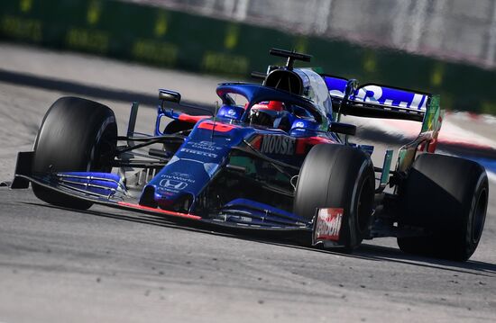 Автоспорт. Формула 1. ВТБ Гран-при России. Гонка