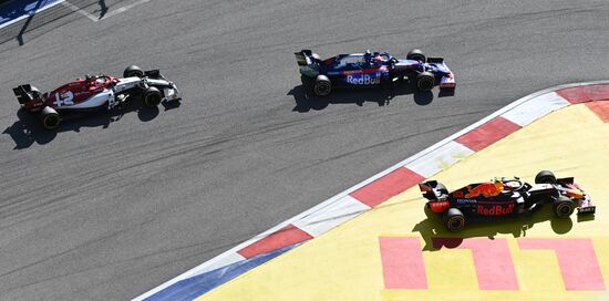 Автоспорт. Формула 1. ВТБ Гран-при России. Гонка