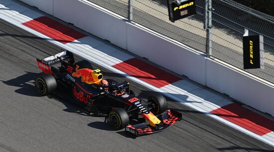 Автоспорт. Формула 1. ВТБ Гран-при России. Гонка