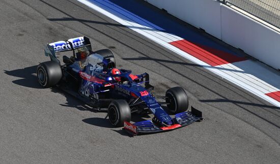 Автоспорт. Формула 1. ВТБ Гран-при России. Гонка