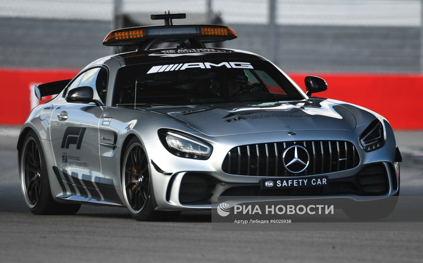 Автоспорт. Формула 1. ВТБ Гран-при России. Гонка