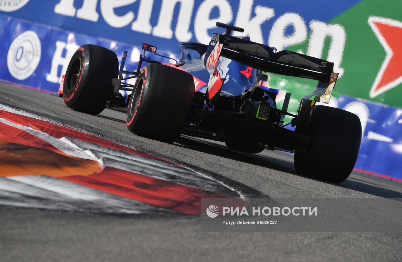 Автоспорт. Формула 1. ВТБ Гран-при России. Гонка