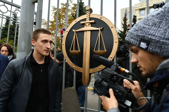 Рассмотрение жалобы на приговор актёру П. Устинову