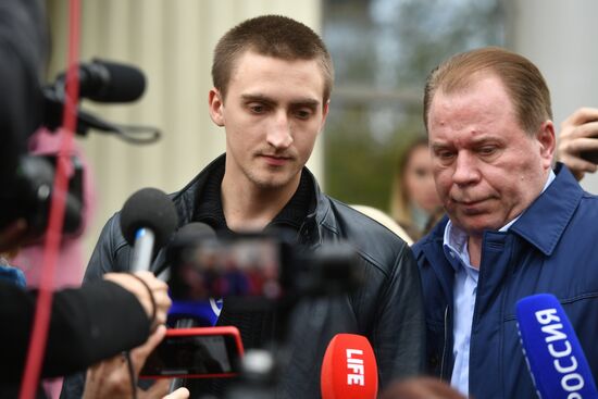 Рассмотрение жалобы на приговор актёру П. Устинову