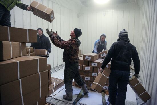 Прибытие судна с грузом креветок в порт Мурманска