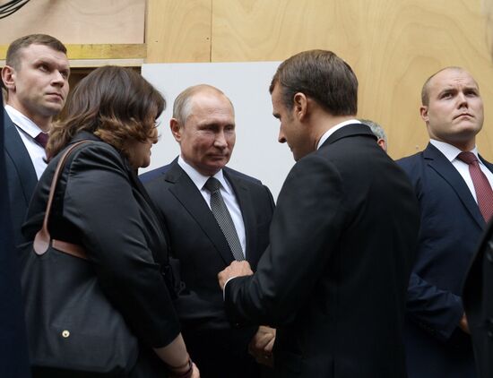 Президент РФ В. Путин прибыл в Париж на церемонию прощания с бывшим президентом Франции Ж. Шираком