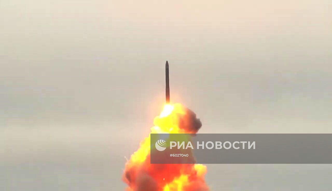 Учебно-боевой пуск баллистической ракеты "Тополь-М" с космодрома "Плесецк"