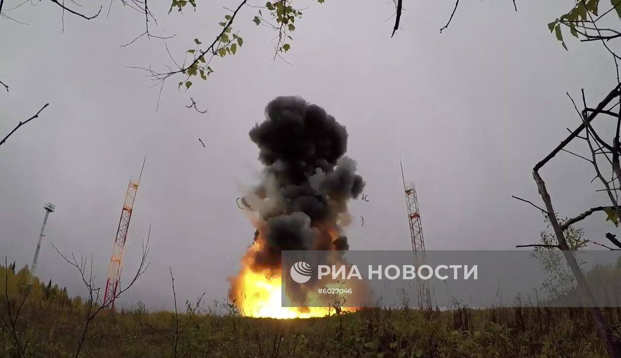 Учебно-боевой пуск баллистической ракеты "Тополь-М" с космодрома "Плесецк"