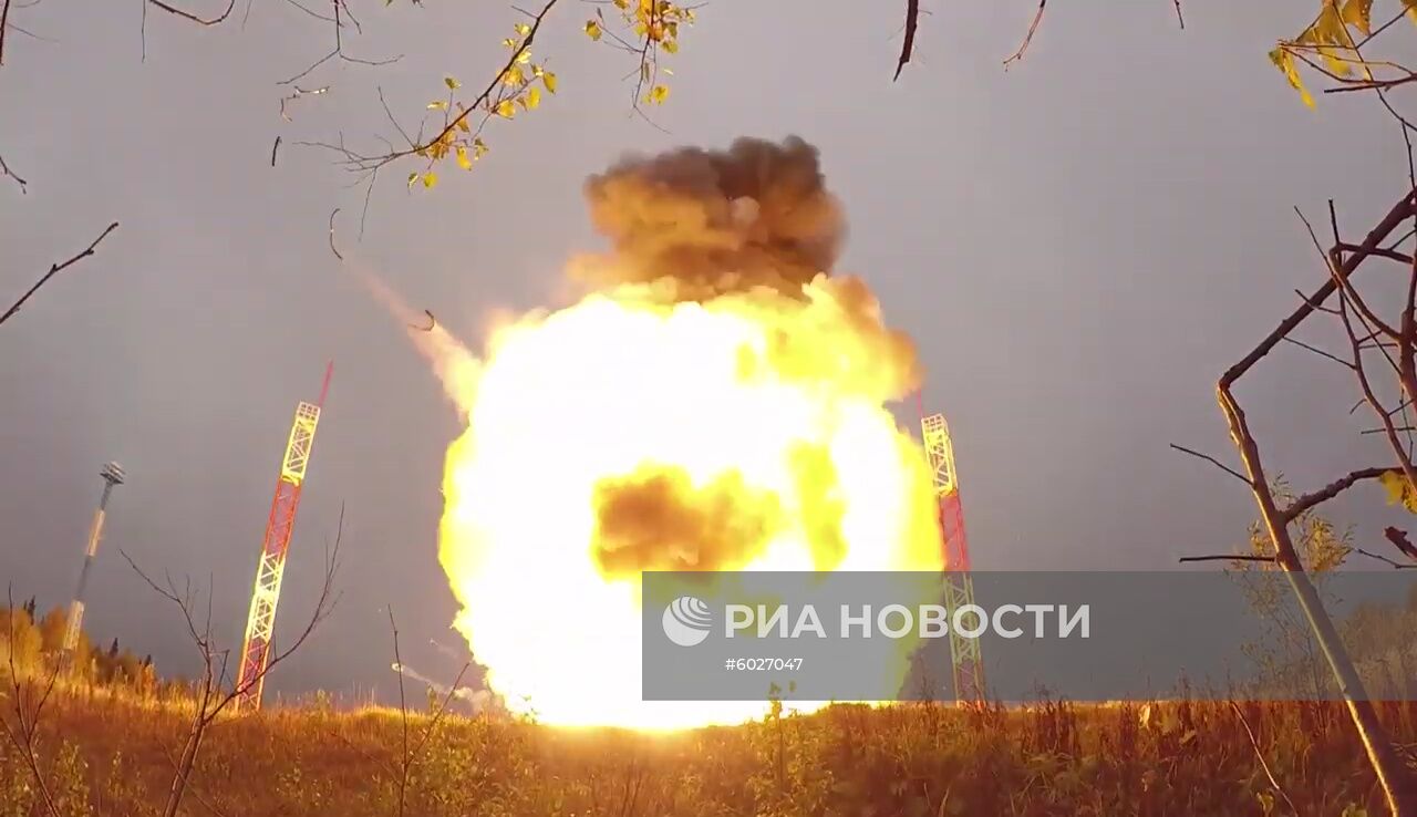 Учебно-боевой пуск баллистической ракеты "Тополь-М" с космодрома "Плесецк"
