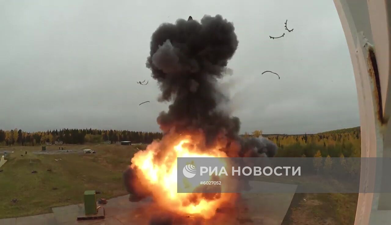 Учебно-боевой пуск баллистической ракеты "Тополь-М" с космодрома "Плесецк"