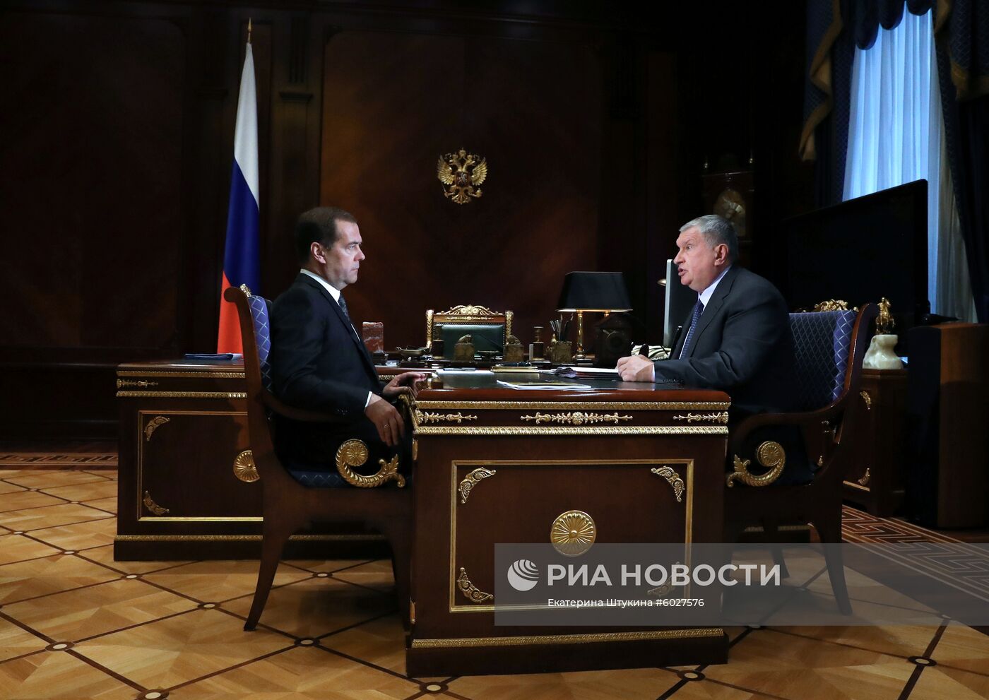 Премьер-министр РФ Д. Медведев встретился с главой "Роснефти" И. Сечиным