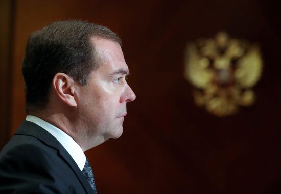 Премьер-министр РФ Д. Медведев встретился с главой "Роснефти" И. Сечиным 