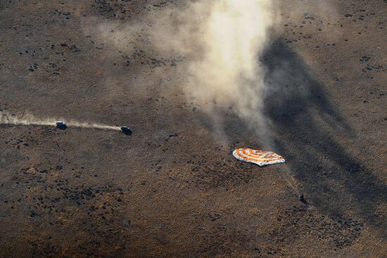 Экипаж корабля "Союз МС-12" вернулся на землю