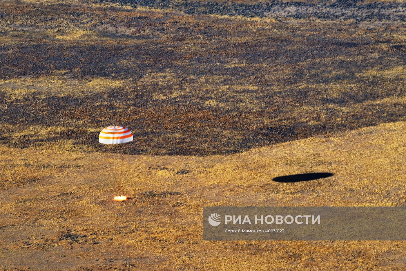 Экипаж корабля "Союз МС-12" вернулся на землю