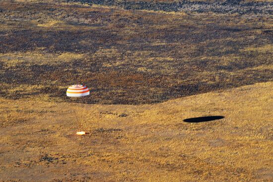 Экипаж корабля "Союз МС-12" вернулся на землю