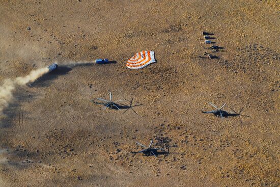 Экипаж корабля "Союз МС-12" вернулся на землю