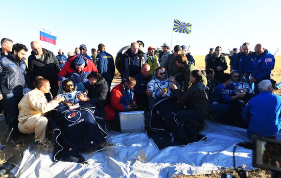 Экипаж корабля "Союз МС-12" вернулся на землю