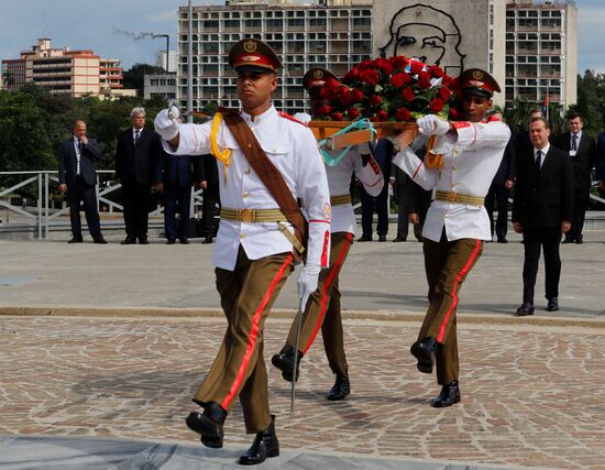 Визит премьер-министра РФ Д. Медведева на Кубу