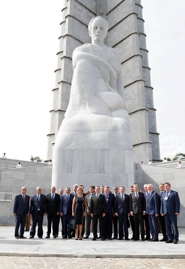 Визит премьер-министра РФ Д. Медведева на Кубу