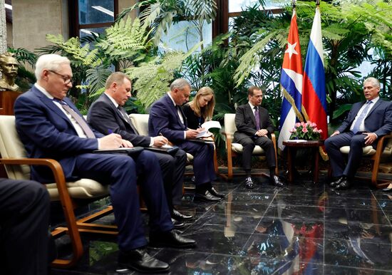 Визит премьер-министра РФ Д. Медведева на Кубу