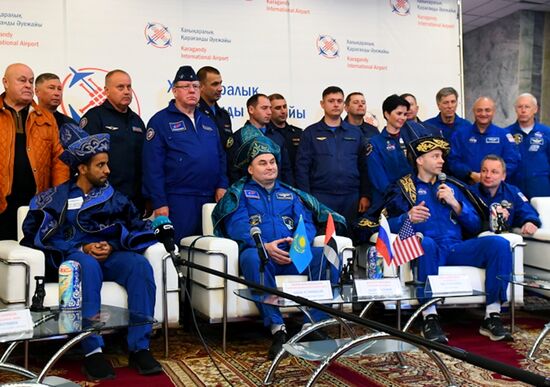 Экипаж корабля "Союз МС-12" вернулся на землю