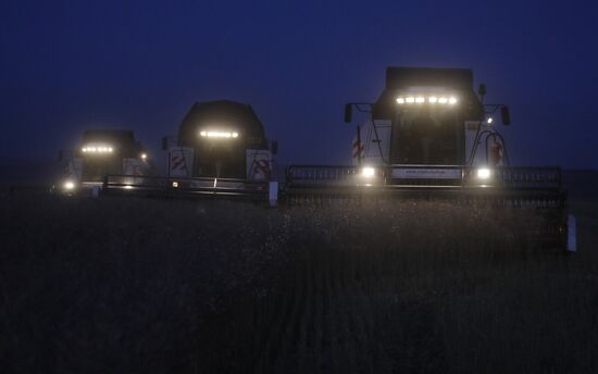 Уборка урожая рапса в Красноярском крае