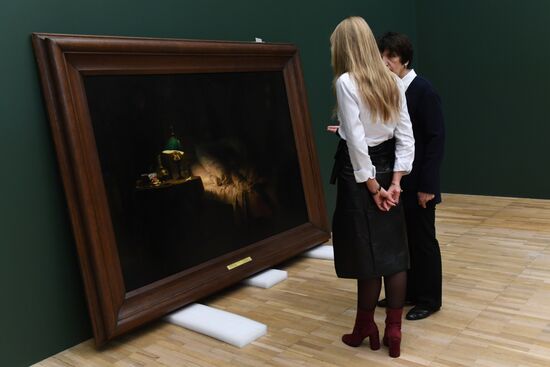 Подготовка к открытию выставки Василия Поленова в Третьяковской галерее