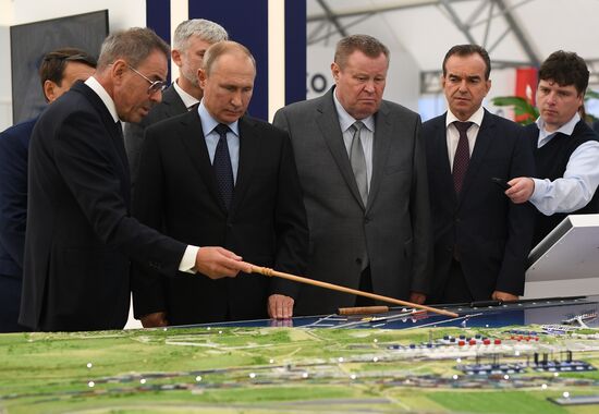 Рабочая поездка президента РФ В. Путина в Краснодарский край (Таманский полуостров)