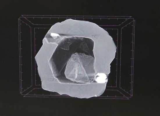 Уникальный алмаз-матрешка обнаружен в Якутии