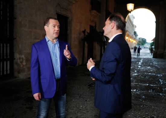 Премьер-министр РФ Д. Медведев дал интервью программе "Вести в субботу" в Гаване