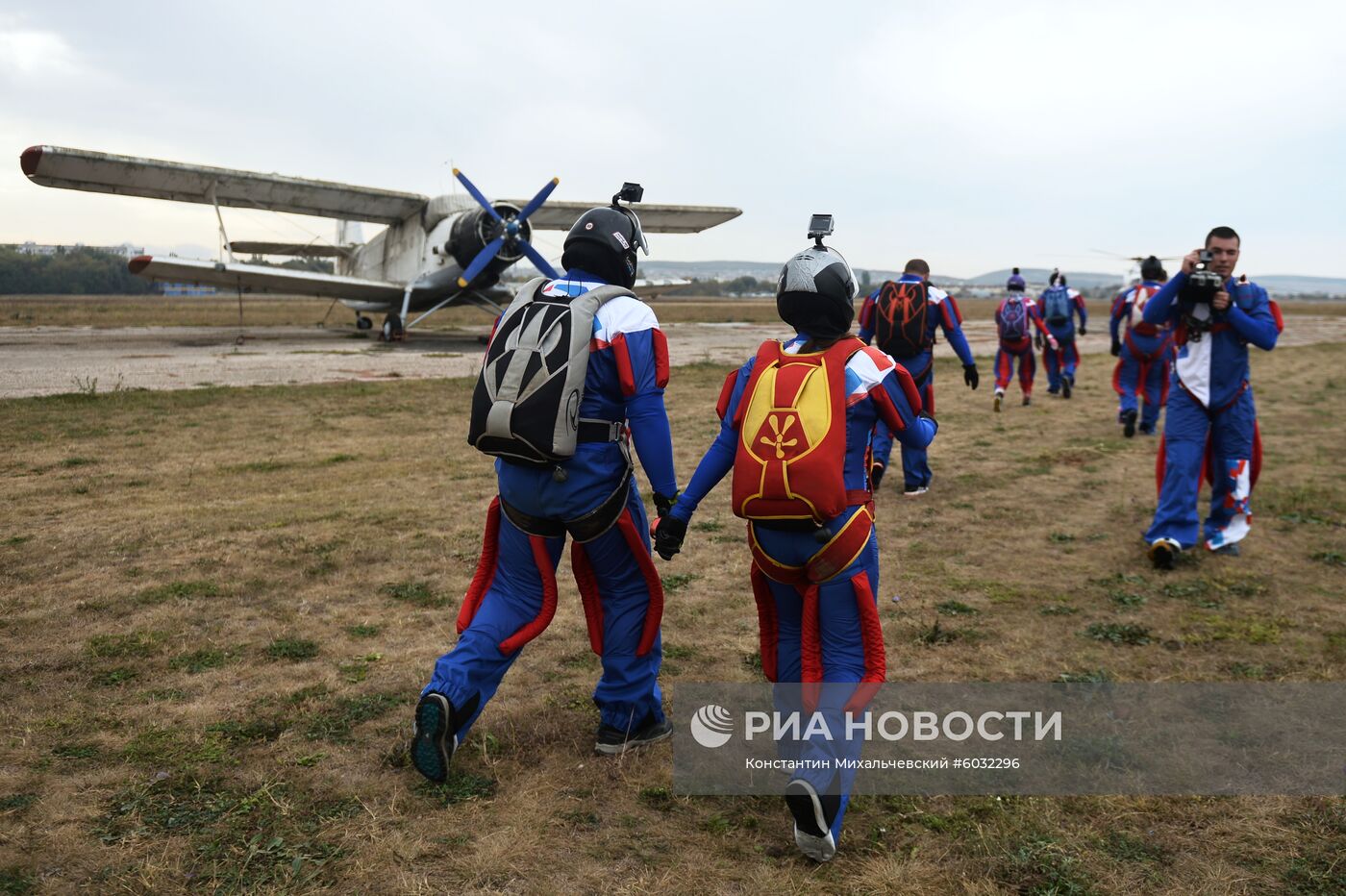 "Воздушно-акробатическое цифровое шоу" в Симферополе