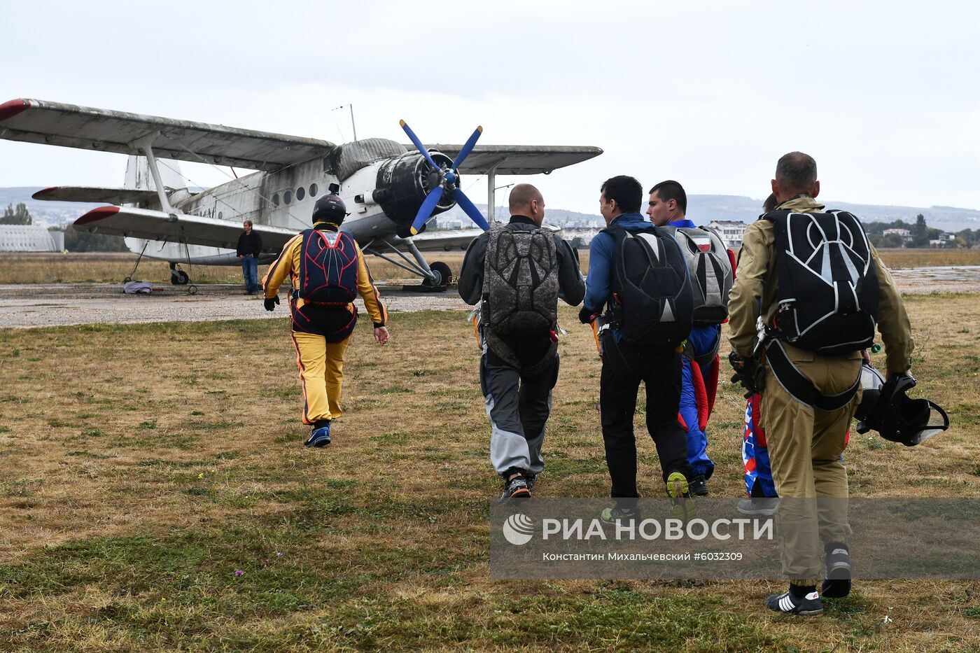 "Воздушно-акробатическое цифровое шоу" в Симферополе