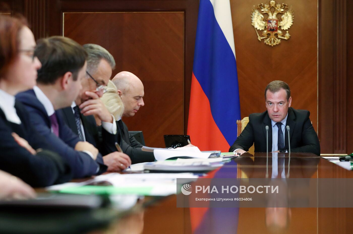 Премьер-министр РФ Д. Медведев провел совещание о мерах по ускорению экономического роста