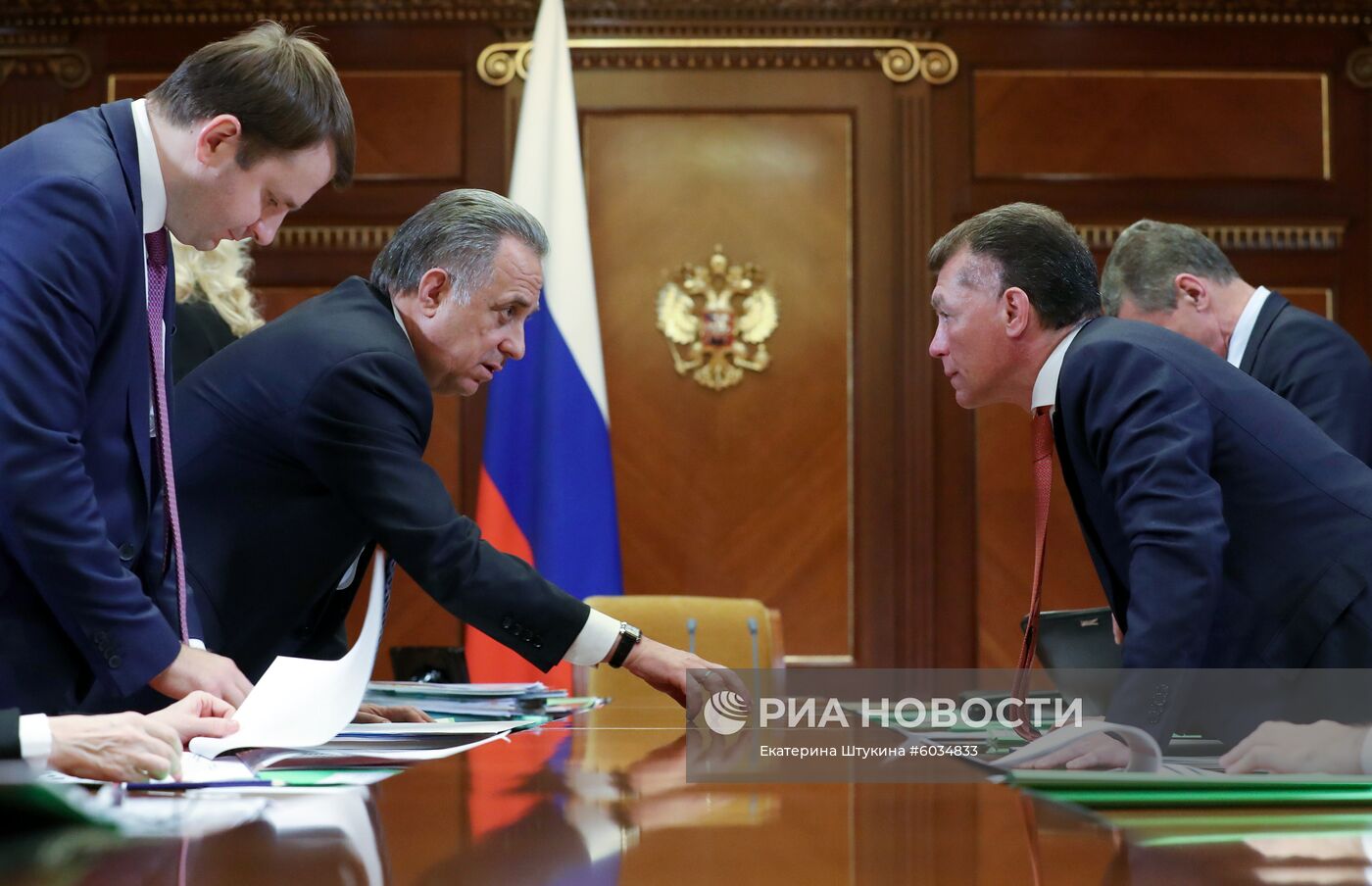 Премьер-министр РФ Д. Медведев провел совещание о мерах по ускорению экономического роста