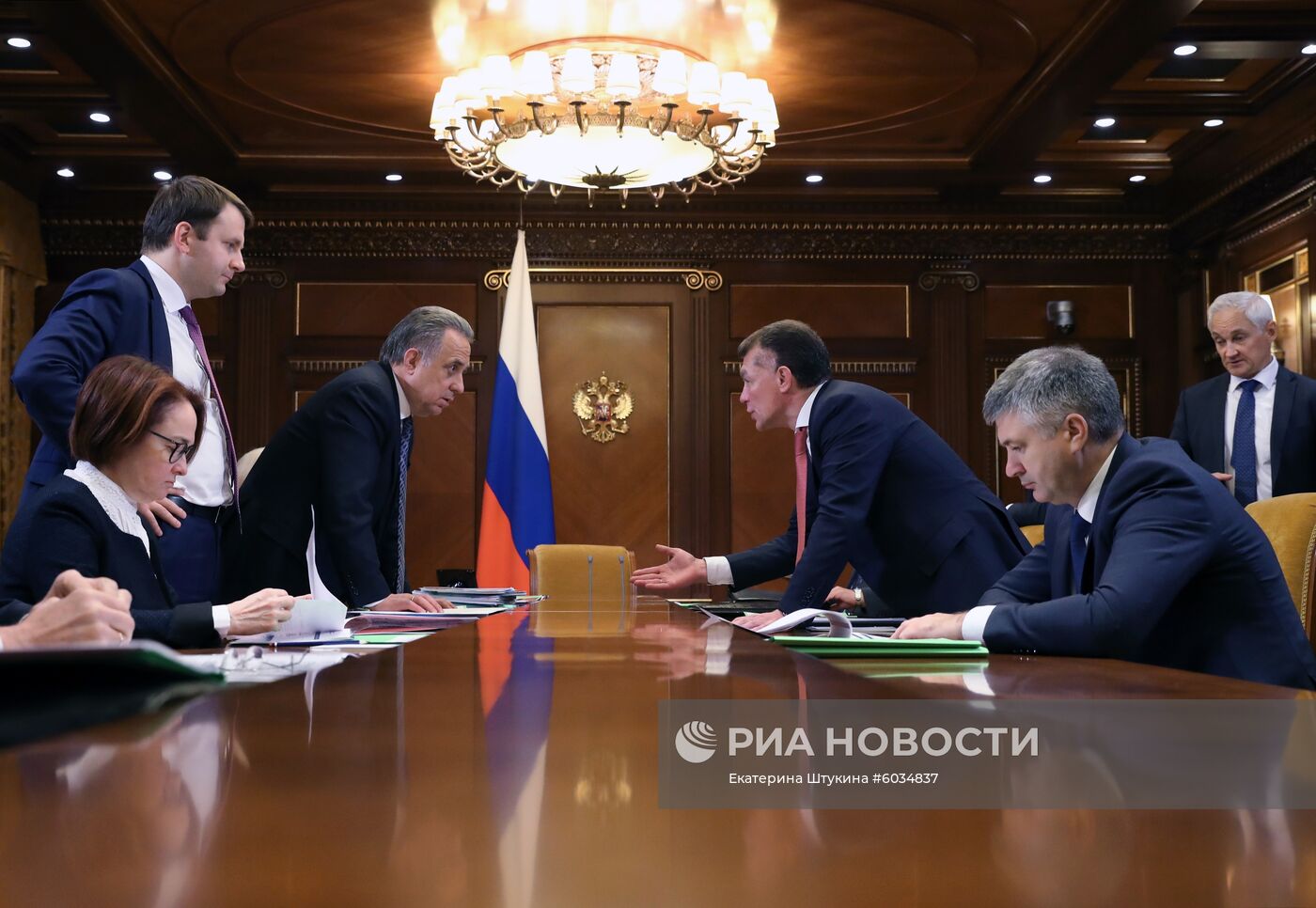 Премьер-министр РФ Д. Медведев провел совещание о мерах по ускорению экономического роста