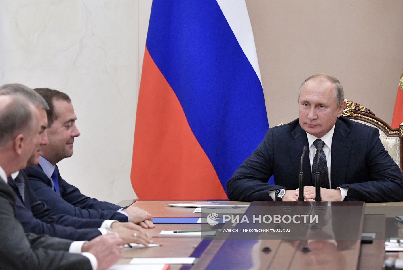 Президент РФ В. Путин провел заседание Совбеза РФ