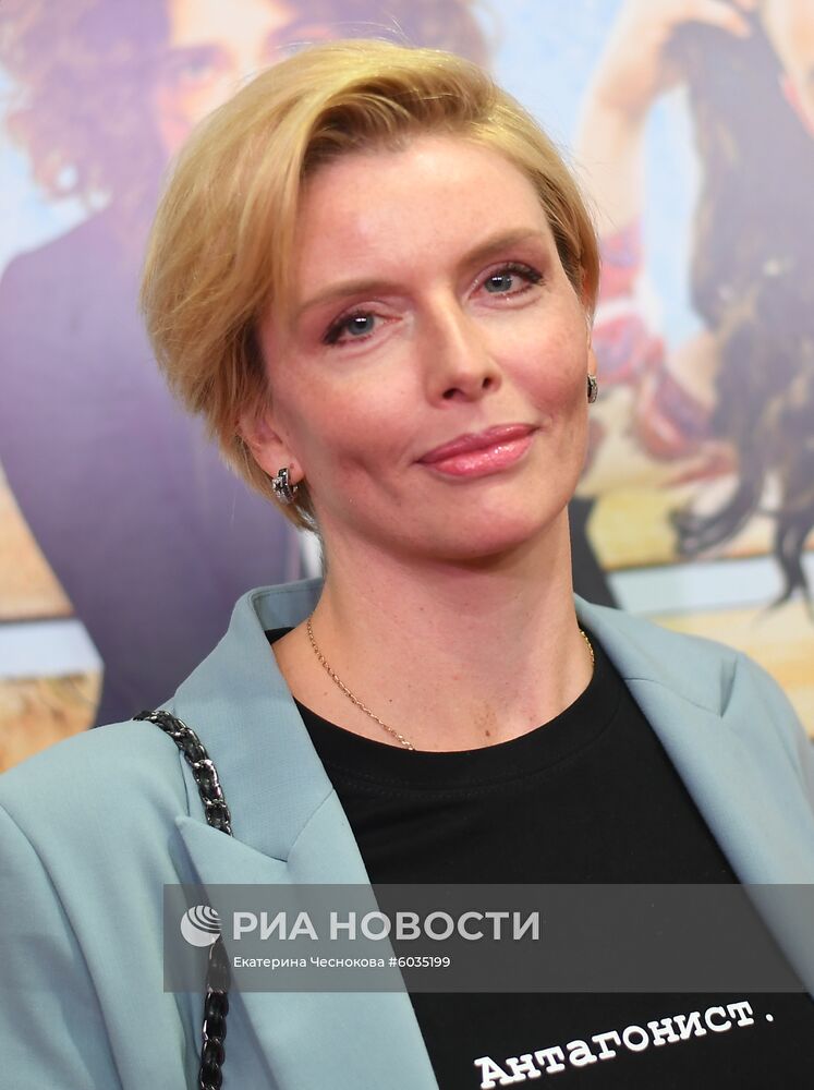 Премьера фильма "Девушки бывают разные"