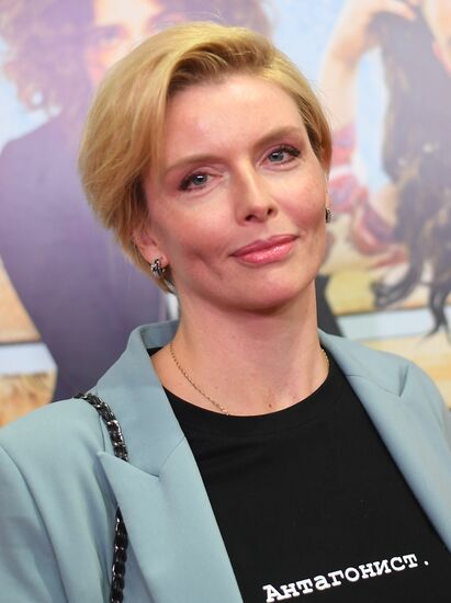 Премьера фильма "Девушки бывают разные"