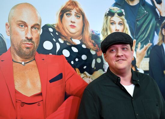 Премьера фильма "Девушки бывают разные"