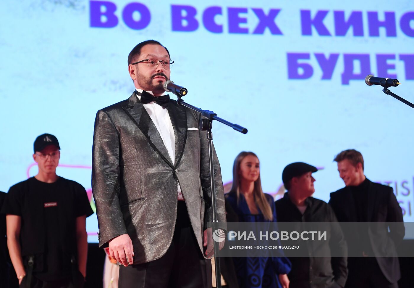 Премьера фильма "Девушки бывают разные"